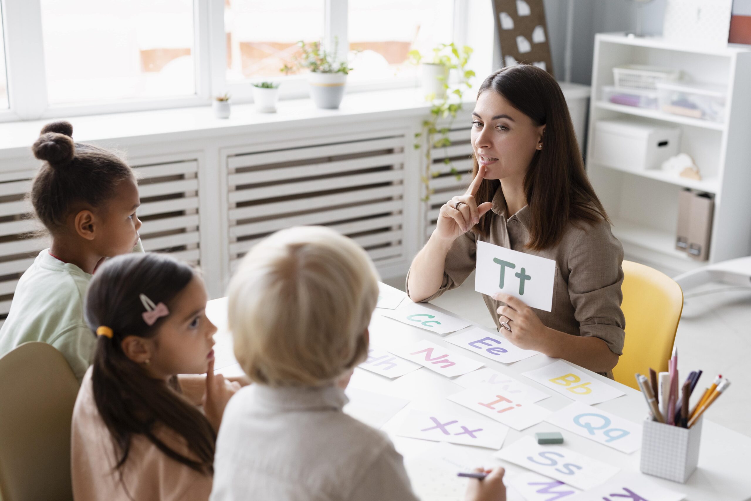 พ่อแม่ไม่เก่งอังกฤษ!! จะมีวิธีเริ่มต้นสอนภาษาให้ลูกได้อย่างไร?